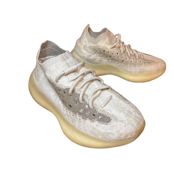 Athletic_Shoes